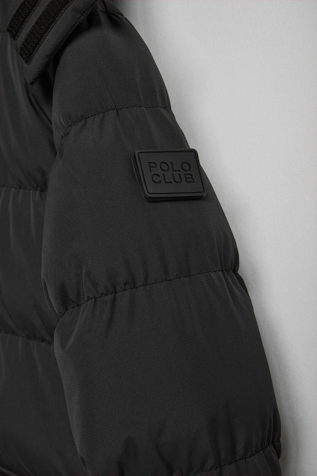 Chaqueta negra Midtown de capucha desmontable y detalles Polo Club - Image 9