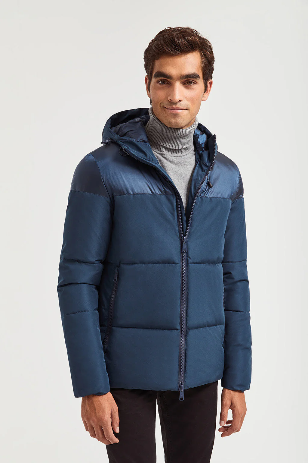 Chaqueta azul petróleo acolchada mate y brillo con parche en la manga - Image 2