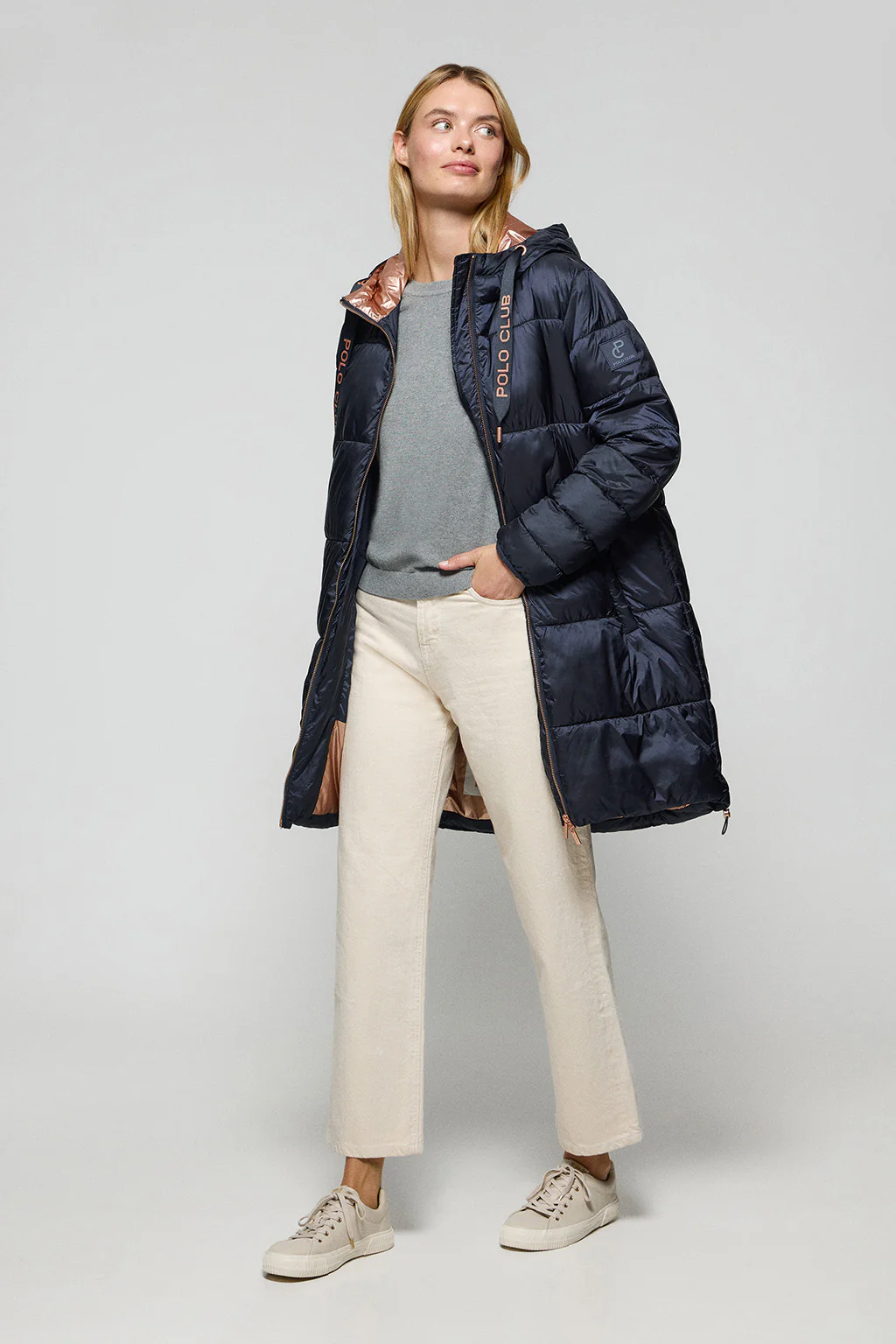 Chaqueta azul marino larga y acolchada Rose de capucha fija y detalles Polo Club - Image 4
