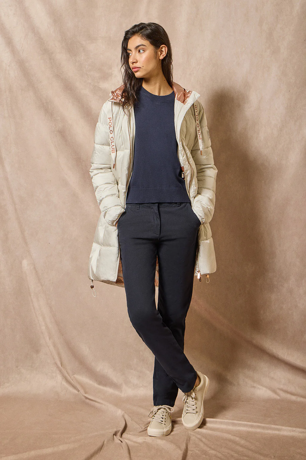 Chaqueta color hielo larga y acolchada Rose de capucha fija y detalles Polo Club - Image 5