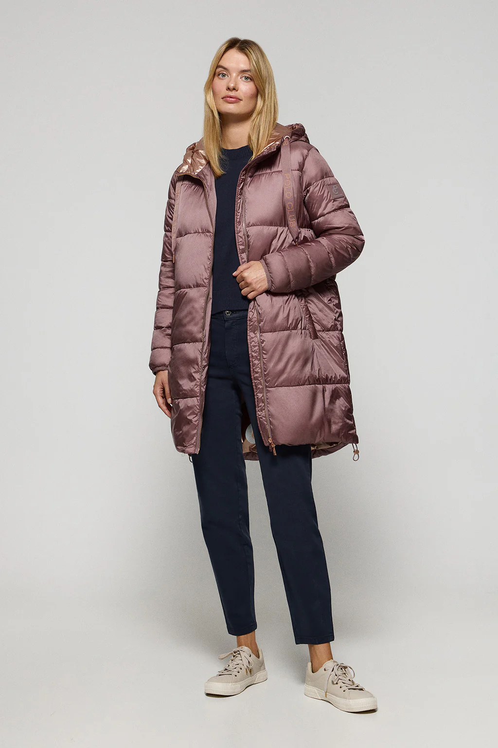 Chaqueta rosa taupe larga y acolchada Rose de capucha fija y detalles Polo Club - Image 4