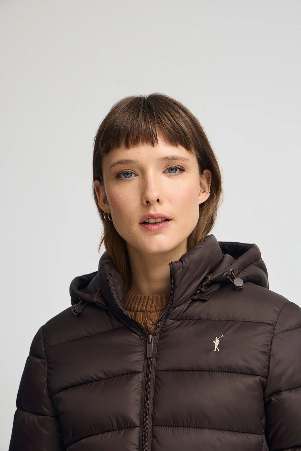 Chaqueta Salima Embroidery color chocolate con logo Rigby Go - Image 2