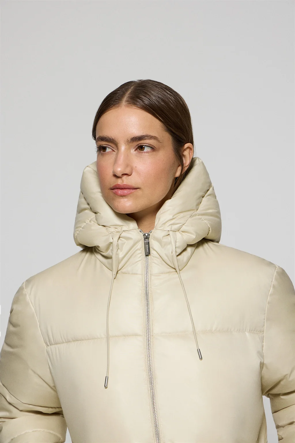 Chaqueta beige corta acolchada Sidney con detalles Polo Club - Image 3