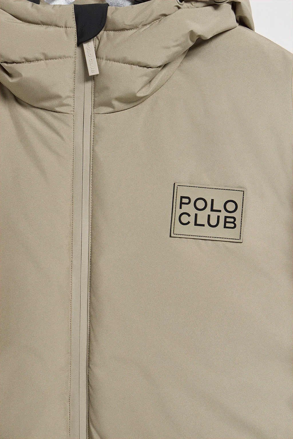 Chaqueta St Moritz beige acolchada de capucha fija y detalles Polo Club - Image 10