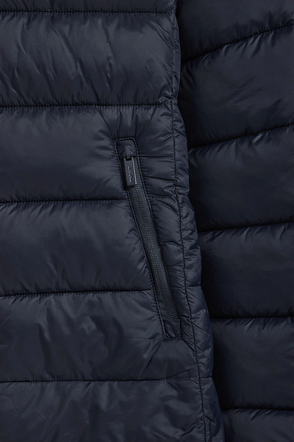 Chaqueta ultralight Susanne azul marino con bordado Rigby Go - Image 7