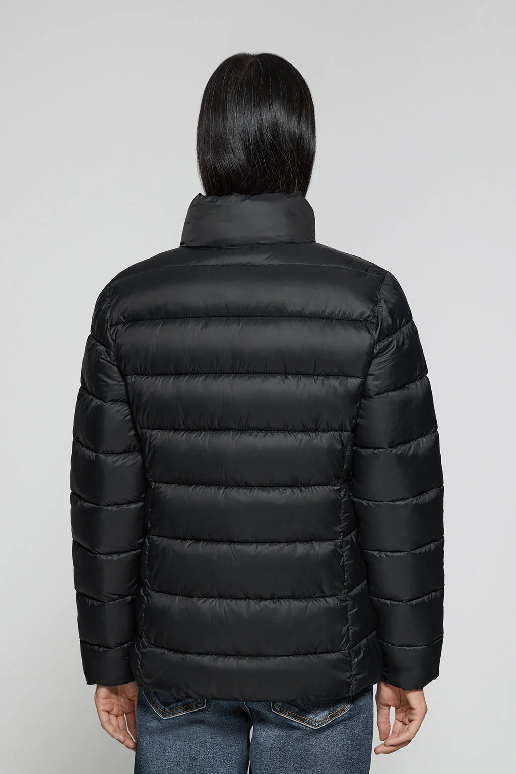 Chaqueta ultralight Susanne negra con bordado Rigby Go - Image 4
