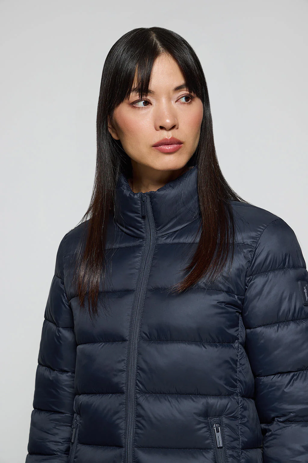Chaqueta ultralight Susanne azul marino con parche Rigby Go - Image 3
