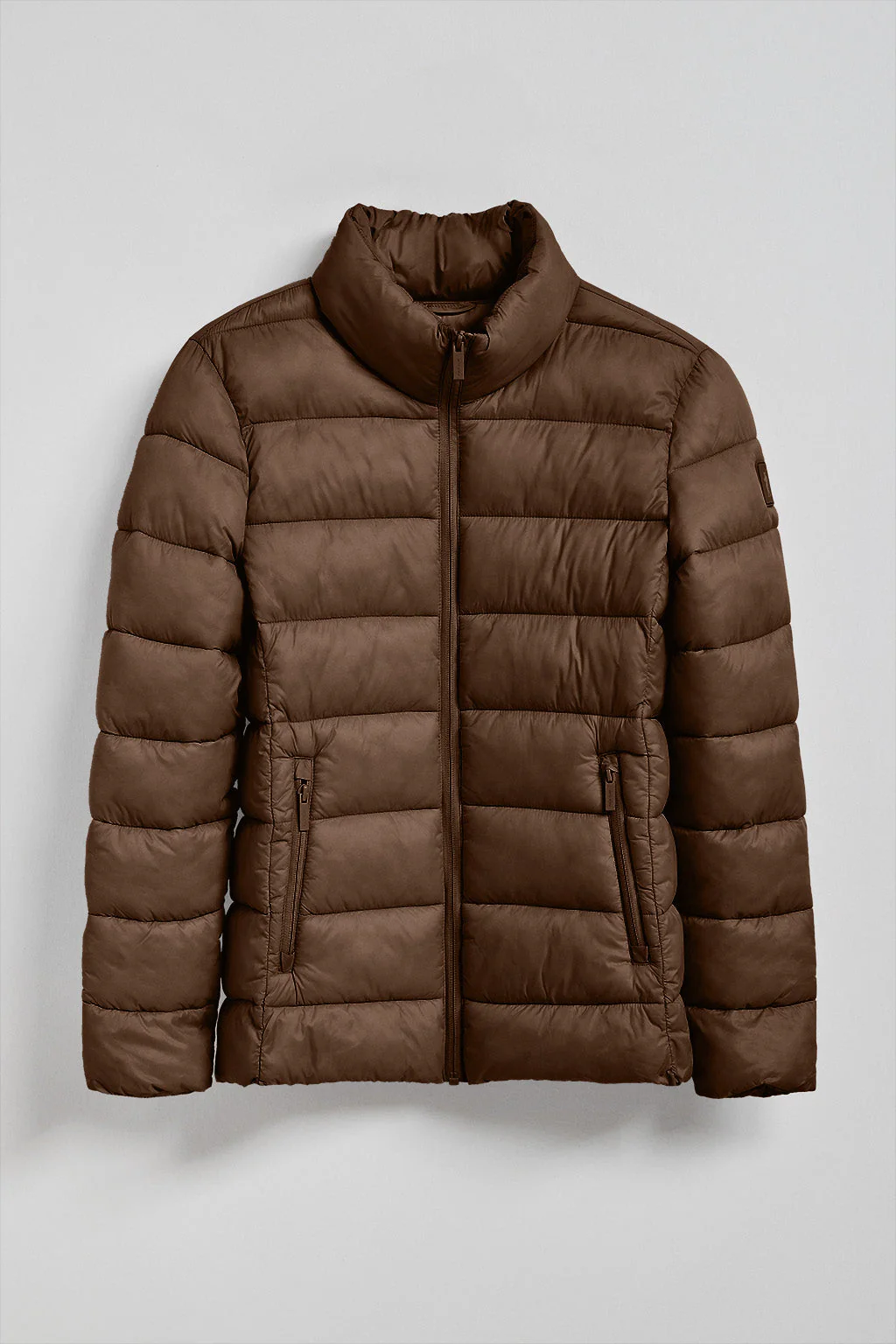 Chaqueta ultralight Susanne marrón con parche Rigby Go - Image 10