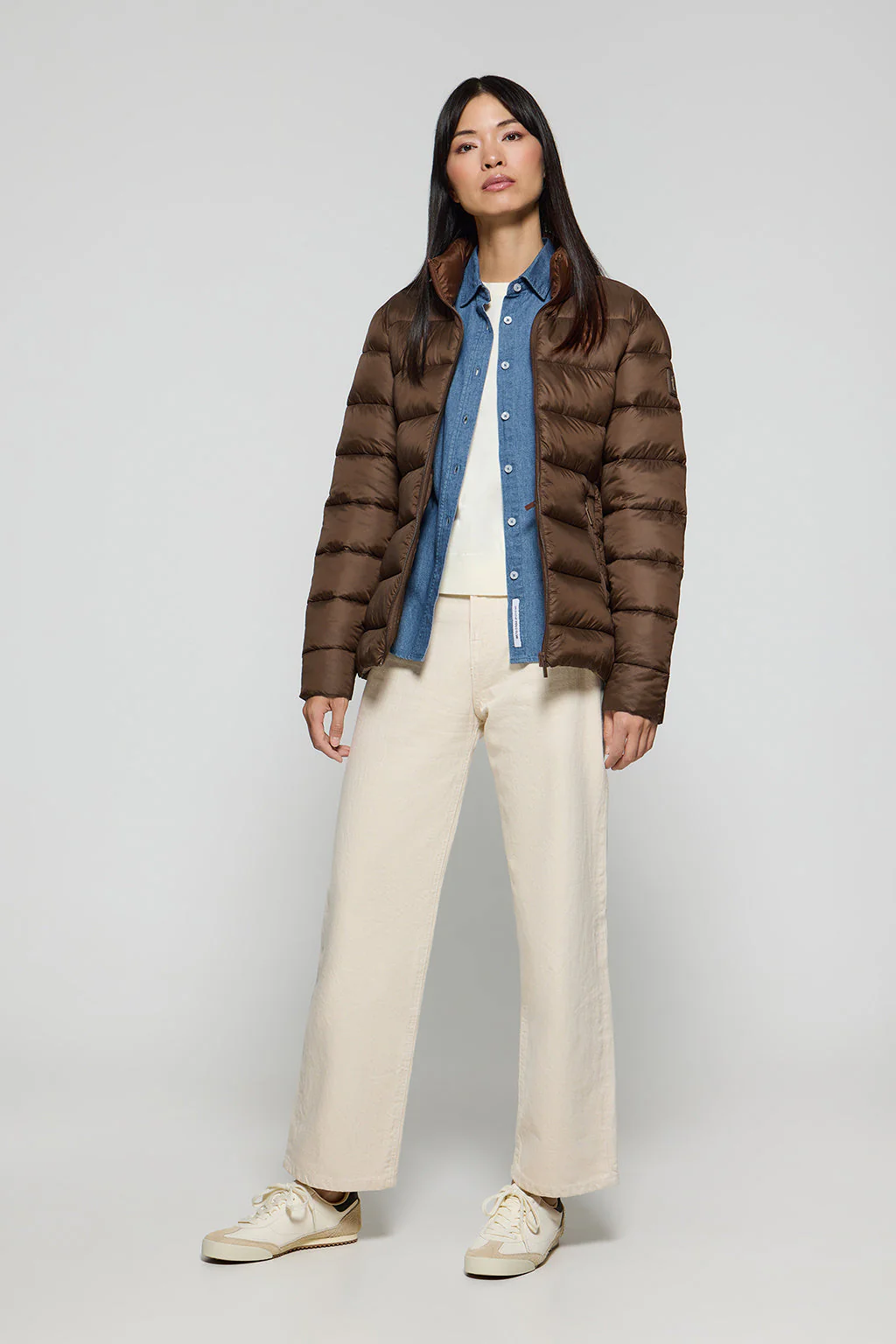 Chaqueta ultralight Susanne marrón con parche Rigby Go - Image 3