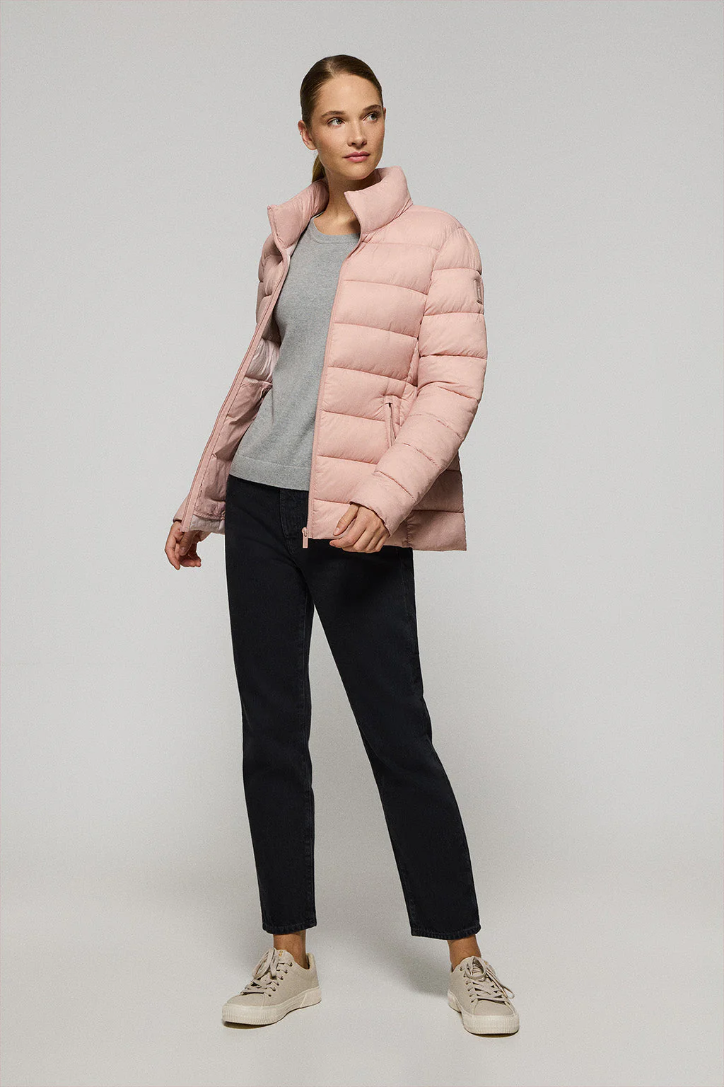 Chaqueta ultralight Susanne color rosa palo con parche Rigby Go - Image 3
