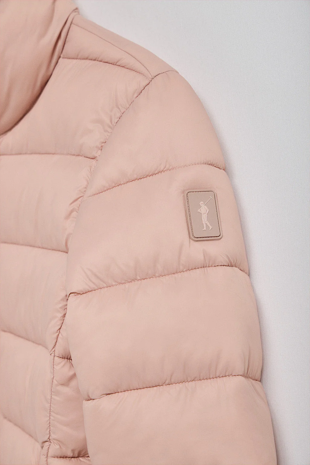Chaqueta ultralight Susanne color rosa palo con parche Rigby Go - Image 6