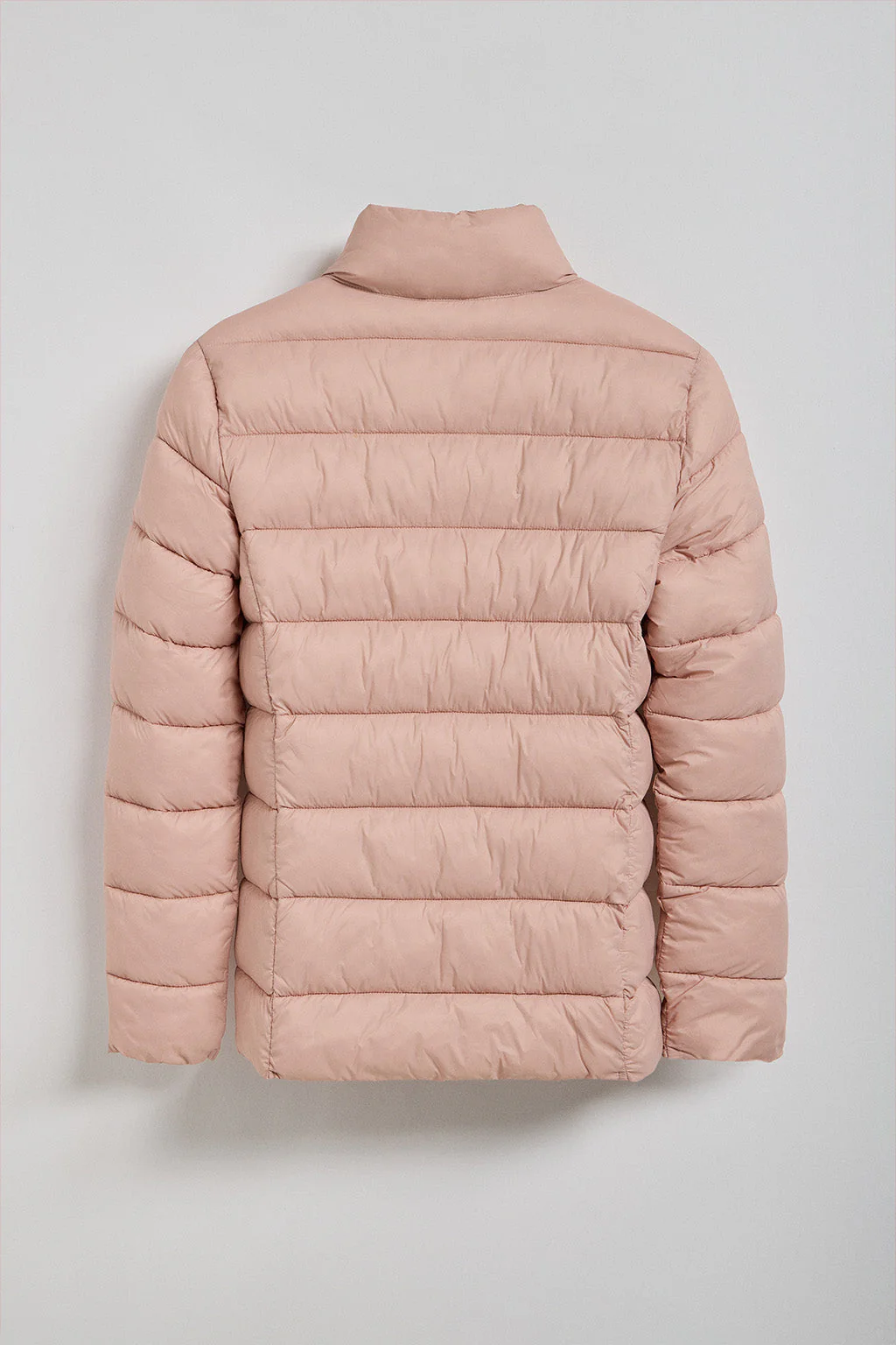 Chaqueta ultralight Susanne color rosa palo con parche Rigby Go - Image 8