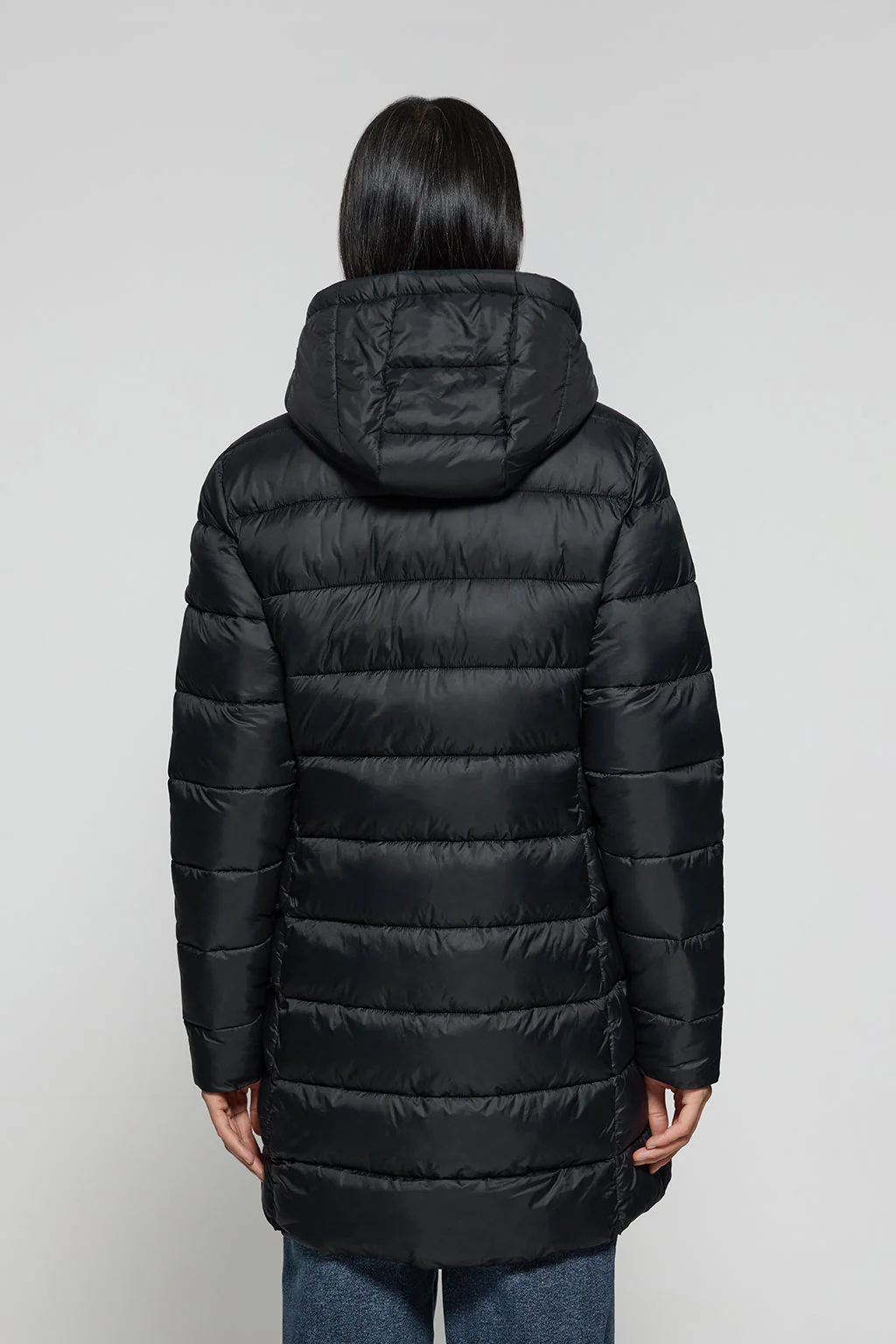 Abrigo Suzette ultralight negro con parche Rigby Go - Image 4