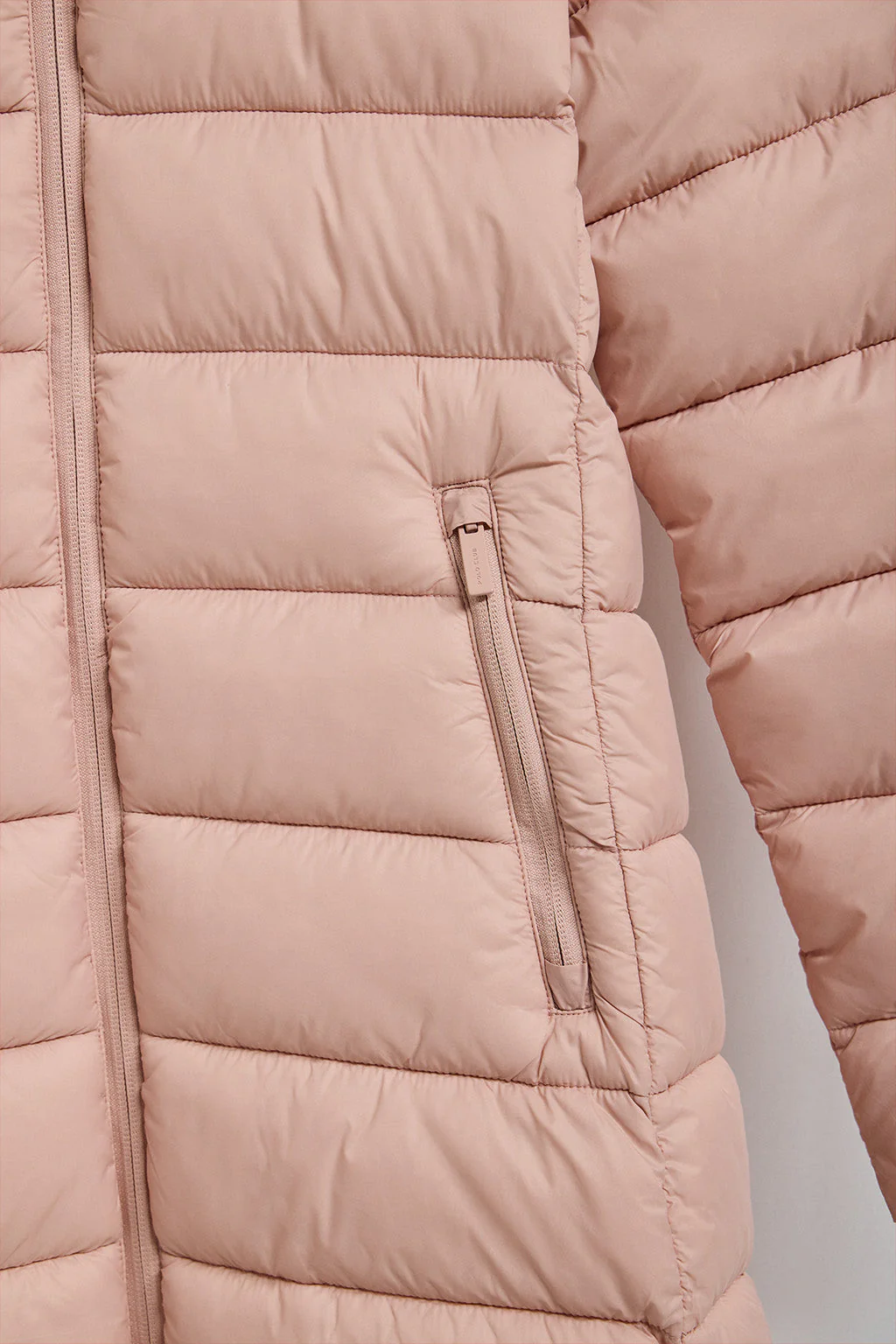 Abrigo Suzette ultralight rosa palo con parche Rigby Go - Image 8