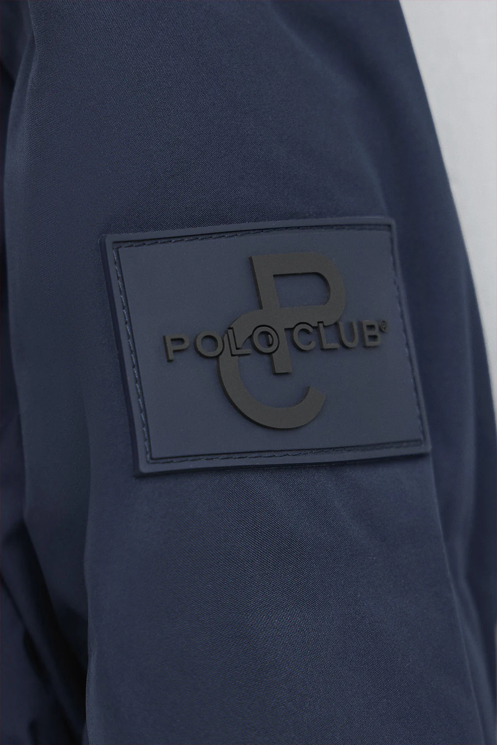 Abrigo de plumas Valberg azul marino con logo Polo Club - Image 8