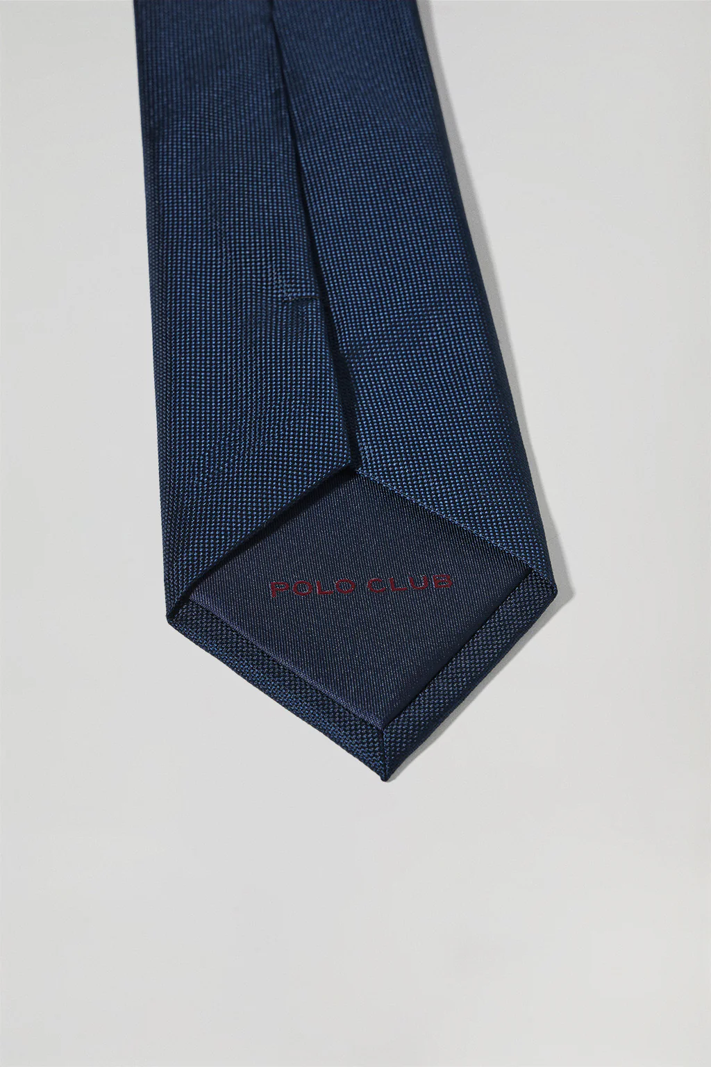 Corbata lisa de seda azul con logotipo Polo Club - Image 3