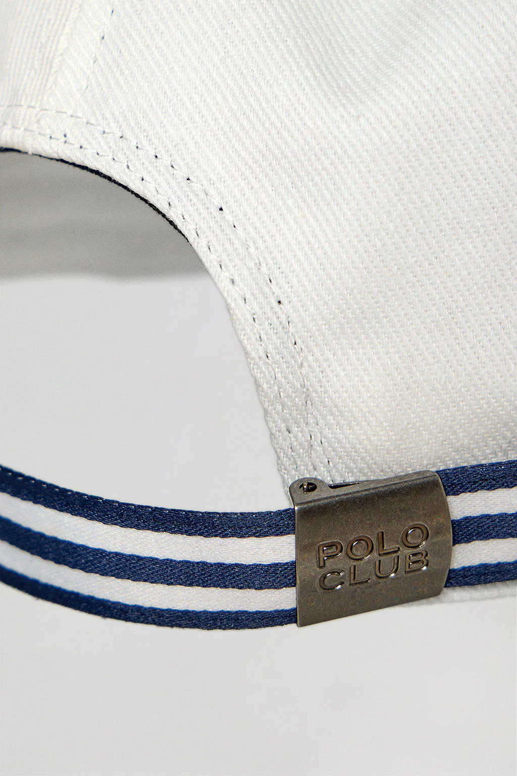 Gorra blanca con parche engomado block Polo Club - Image 3