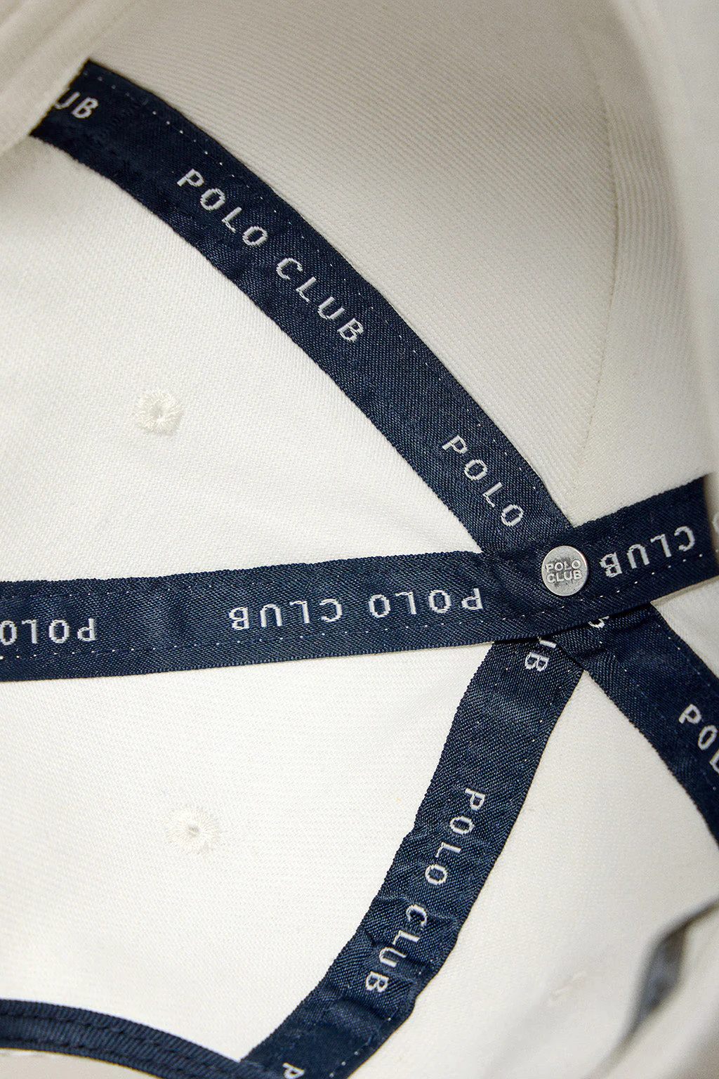 Gorra blanca con parche engomado block Polo Club - Image 4
