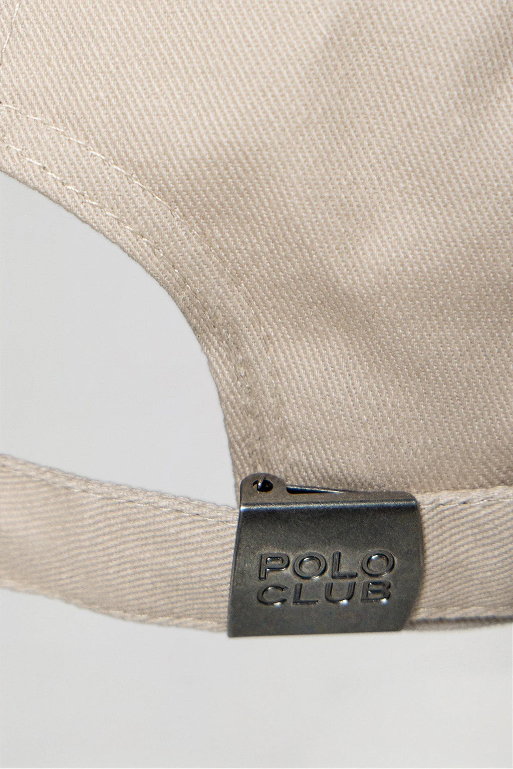 Gorra beige con logo engomado y print Polo Club - Image 4