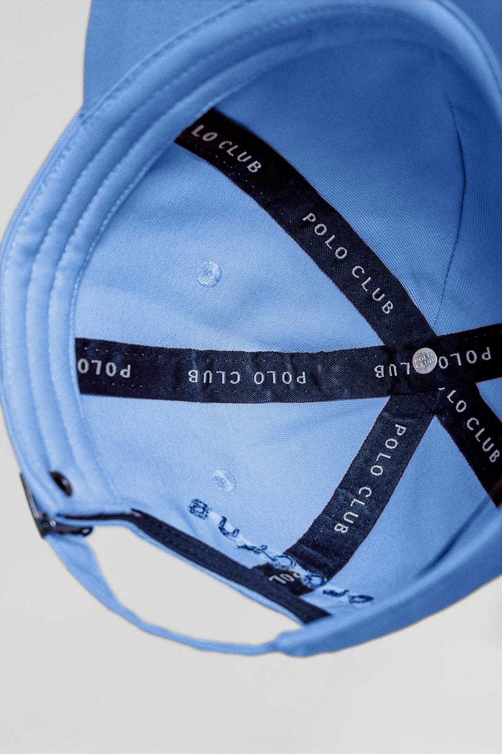 Gorra infantil azul cielo con logo bordado Rigby Go - Image 5
