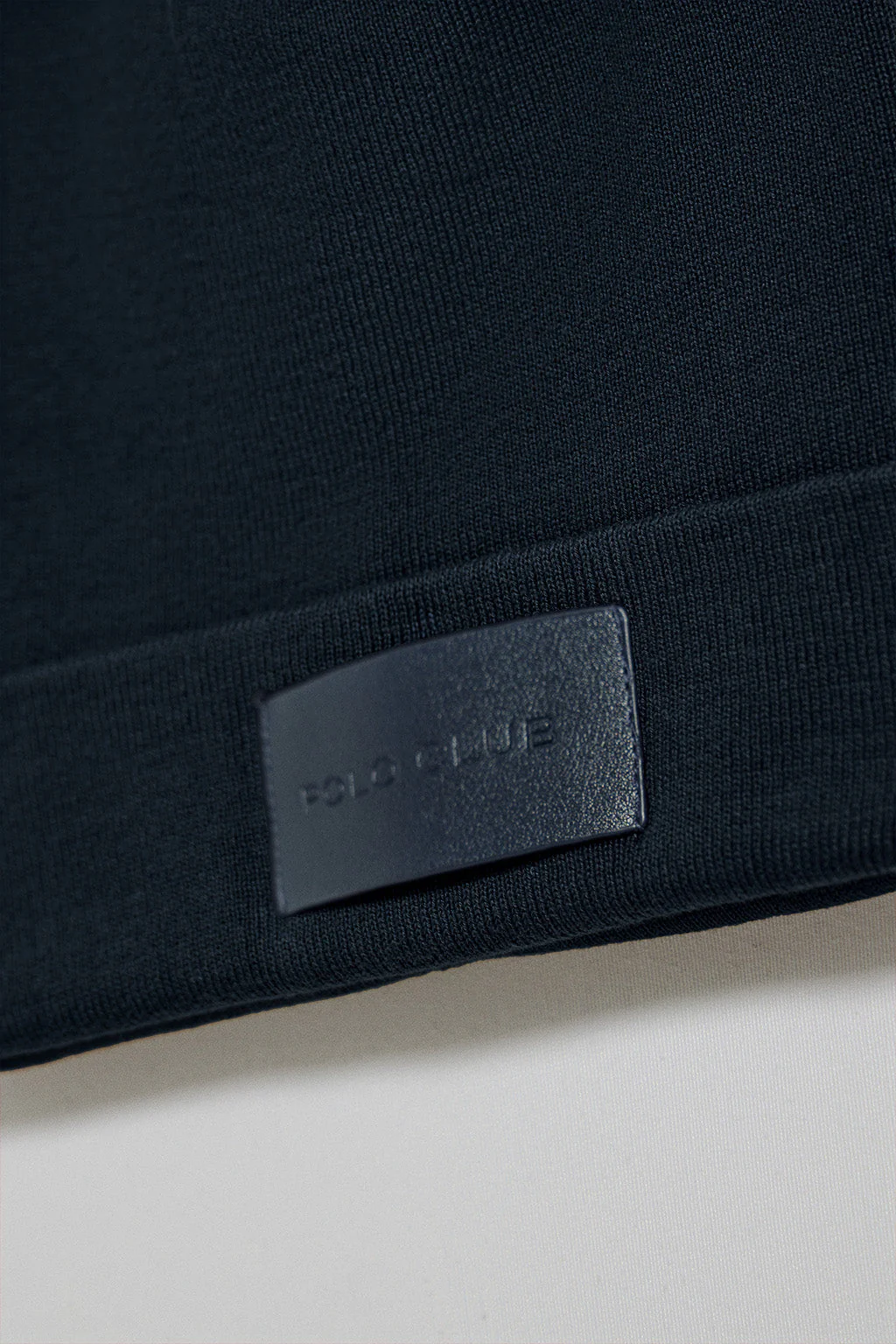 Gorro Vito azul marino con detalle de etiqueta Polo Club - Image 2