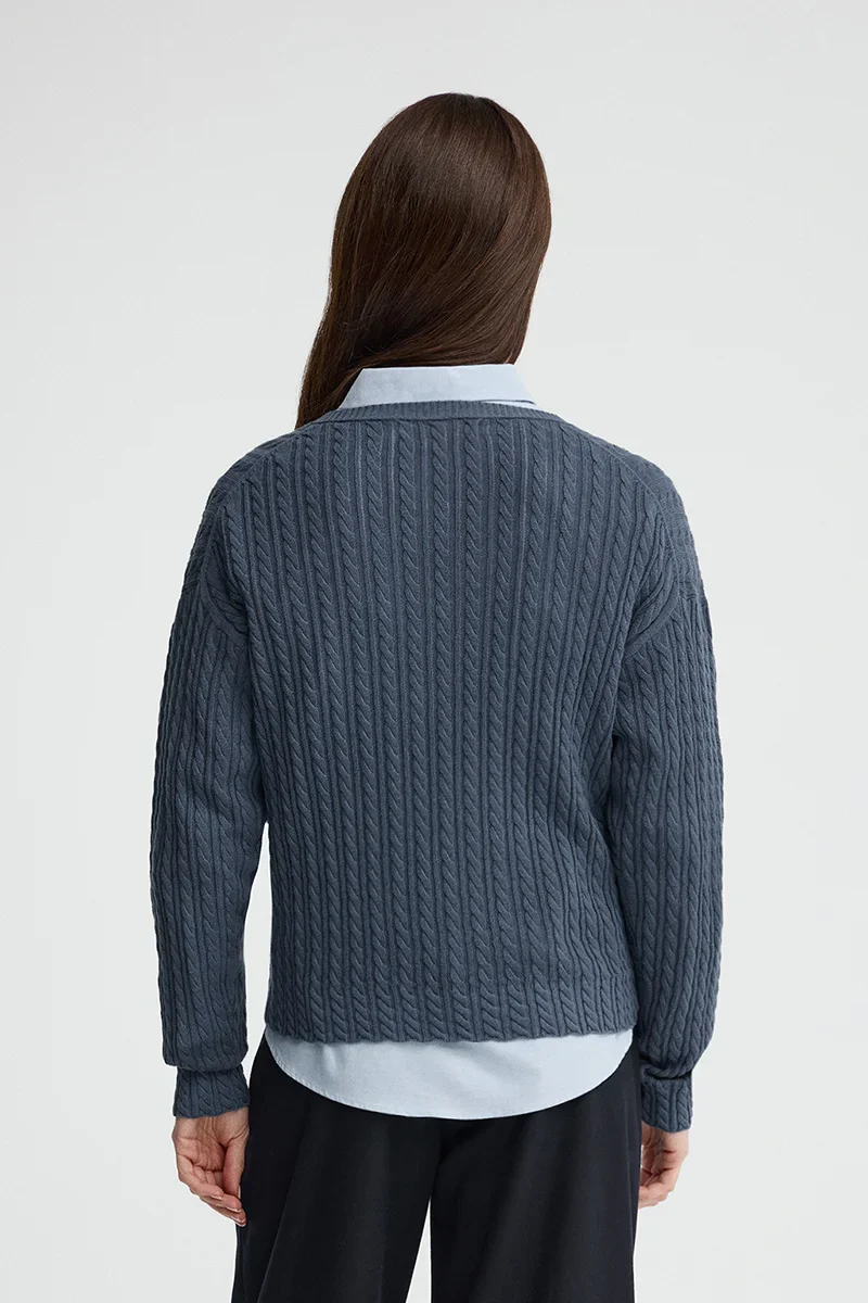 Jersey trenzado azul denim con cuello pico y logo Polo Club - Image 6