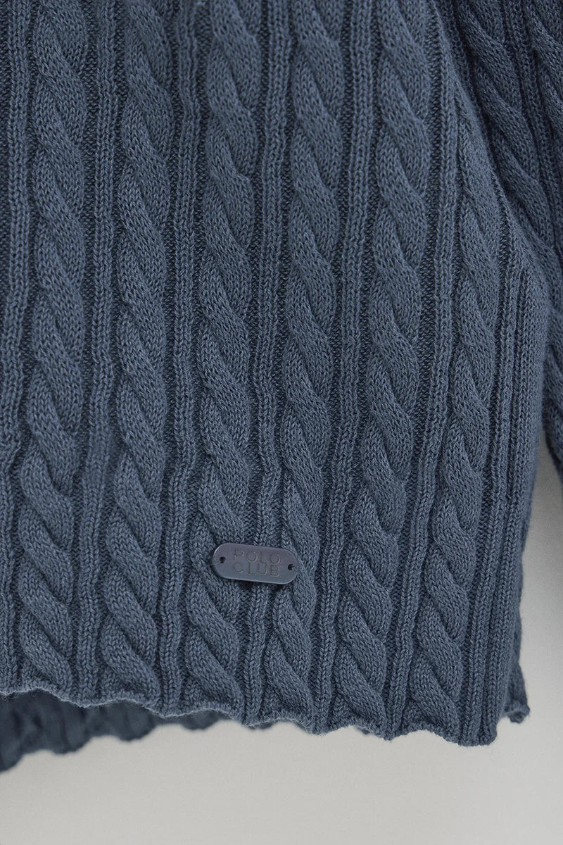 Jersey trenzado azul denim con cuello pico y logo Polo Club - Image 8