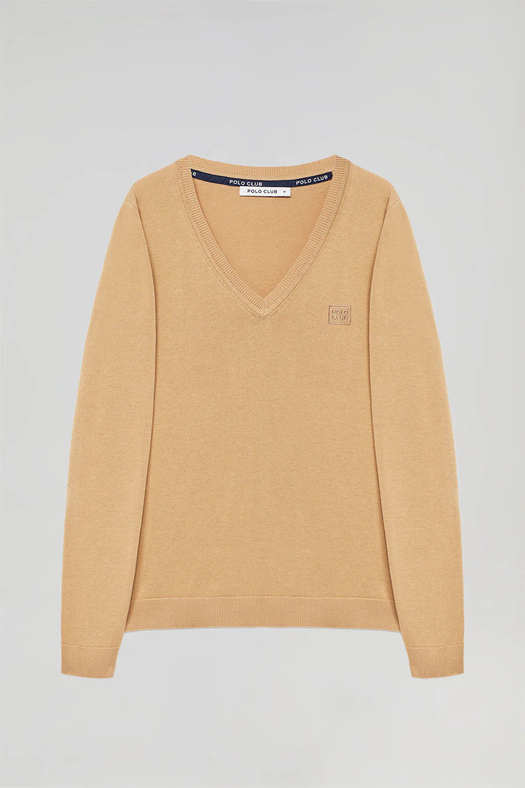 Jersey básico color camel de cuello pico y logo bordado al tono - Image 9