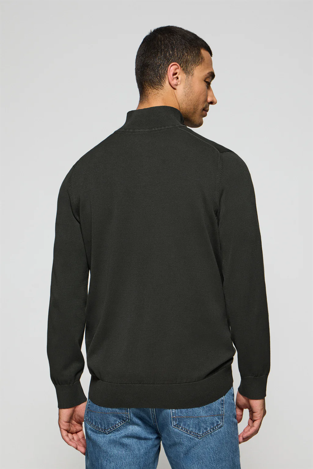 Jersey gris asfalto de media cremallera garment dye con logo bordado - Image 5