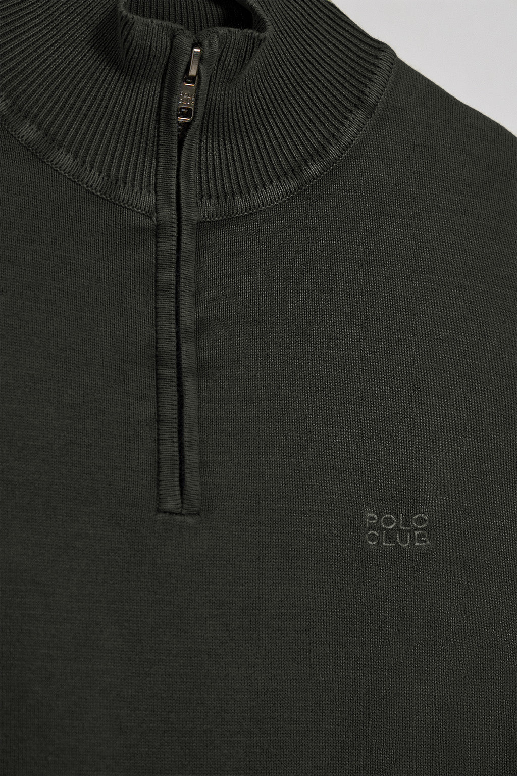 Jersey gris asfalto de media cremallera garment dye con logo bordado - Image 7