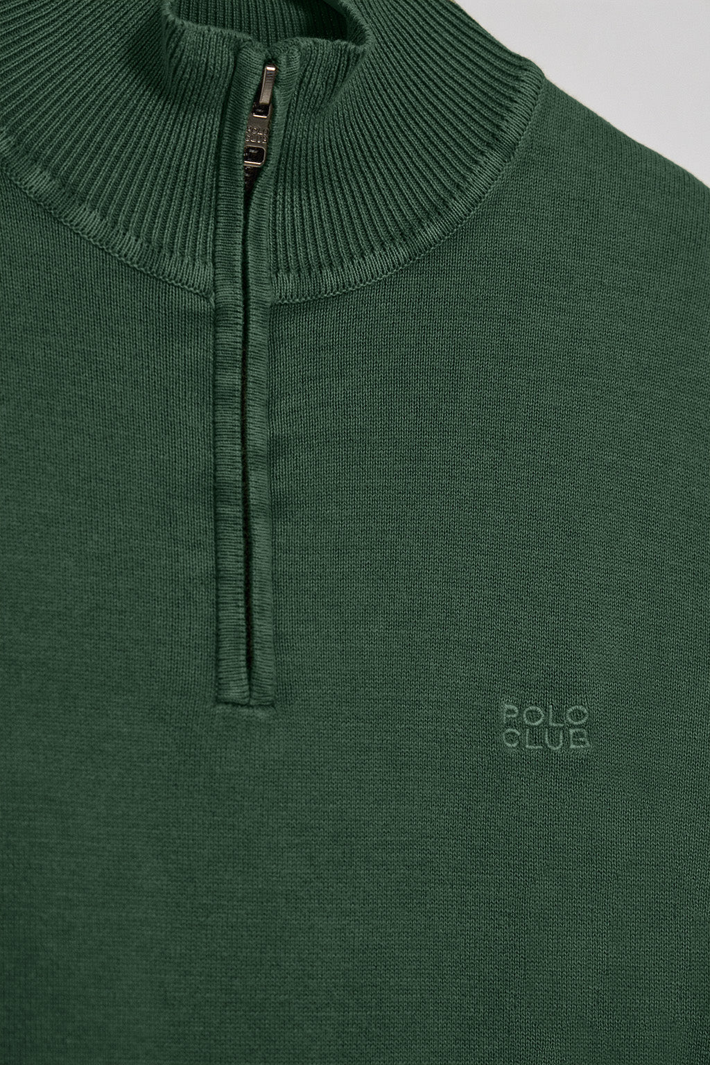 Jersey verde esmeralda de media cremallera garment dye con logo bordado - Image 7