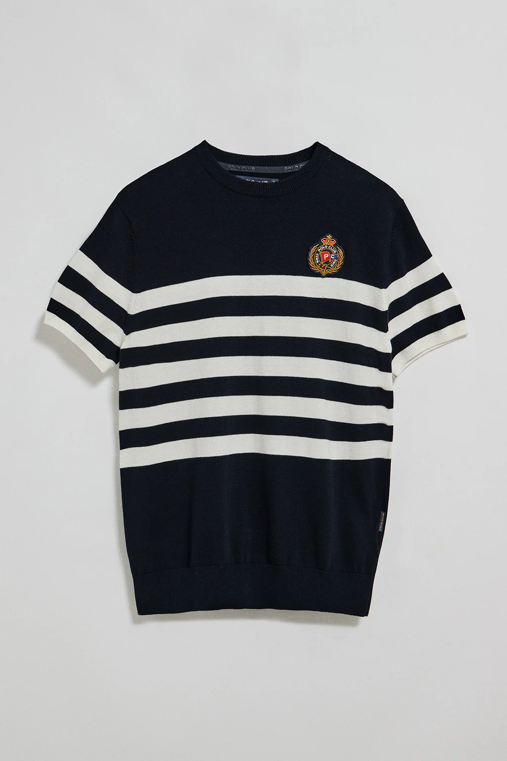 Jersey azul marino de manga corta a rayas con escudo náutico - Image 11