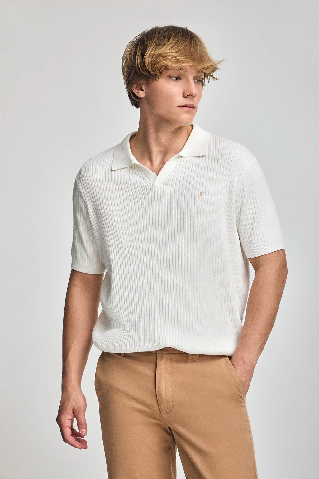 Jersey beige acanalado Jay con monograma bordado