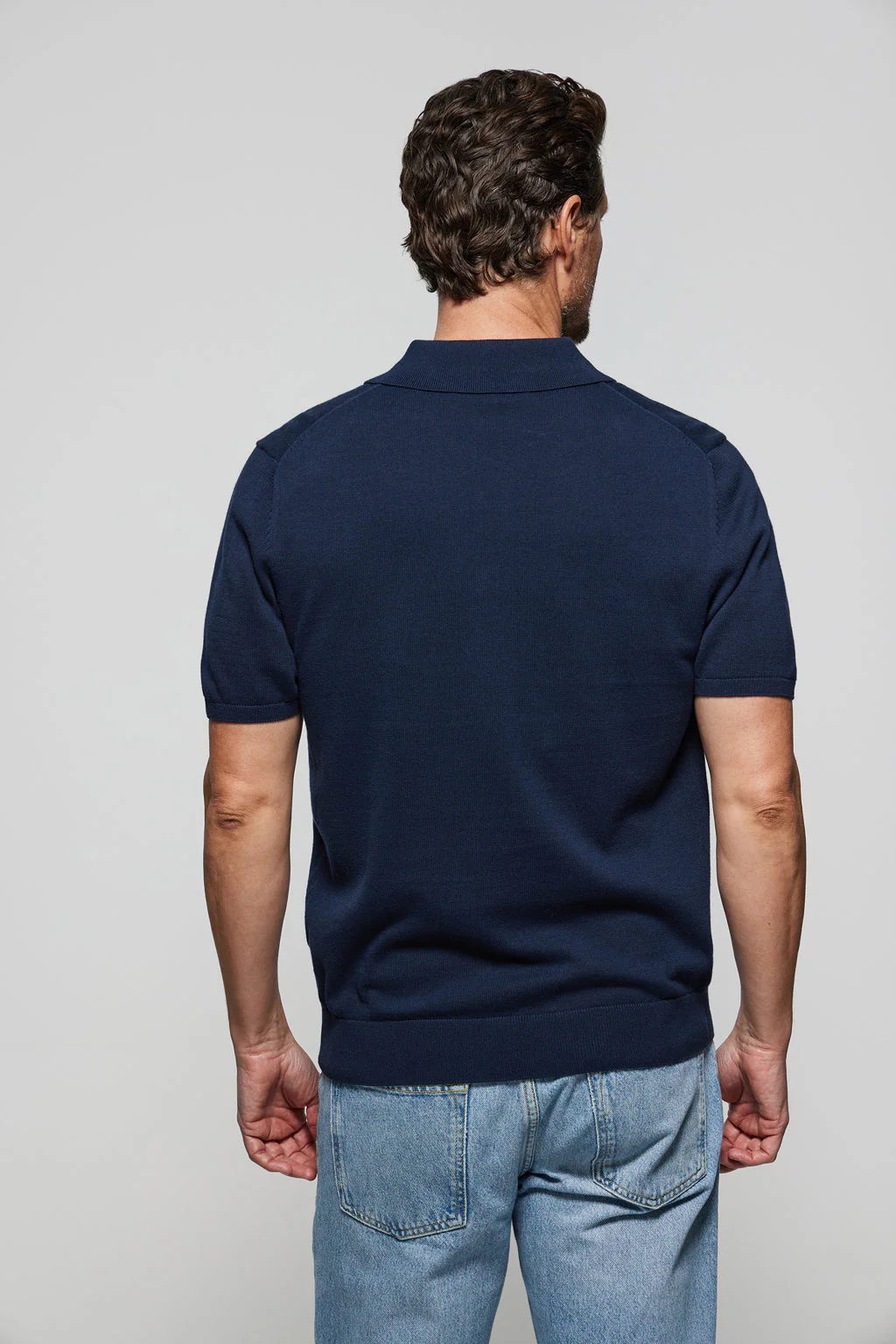 Polo de punto azul marino con bordado Rigby Go - Image 5