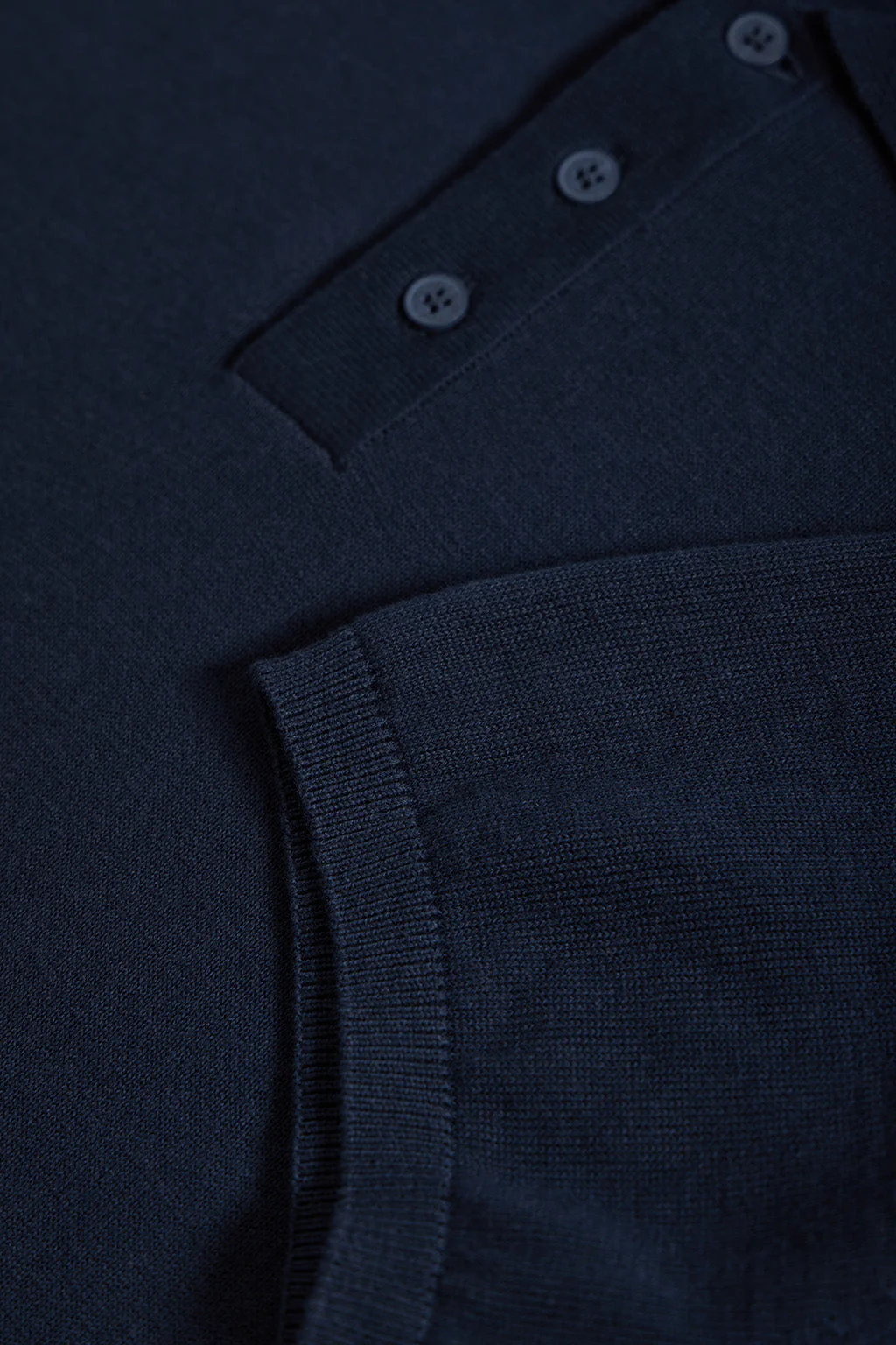 Polo de punto azul marino con bordado Rigby Go - Image 8