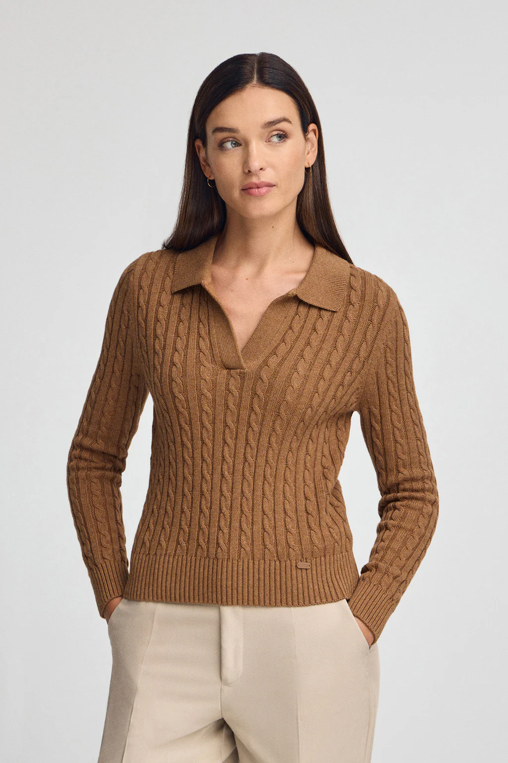 Jersey camel vigoré de punto trenzado y cuello polo - Image 2