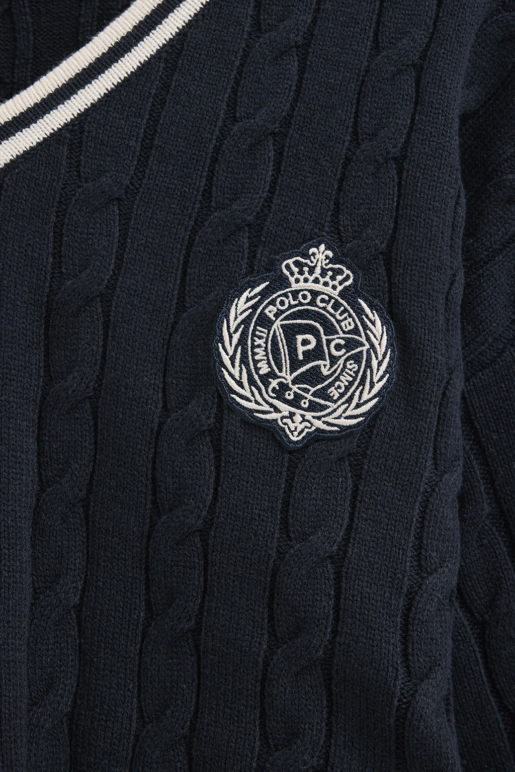 Jersey azul marino trenzado con cuello de pico y parche náutico Polo Club - Image 7