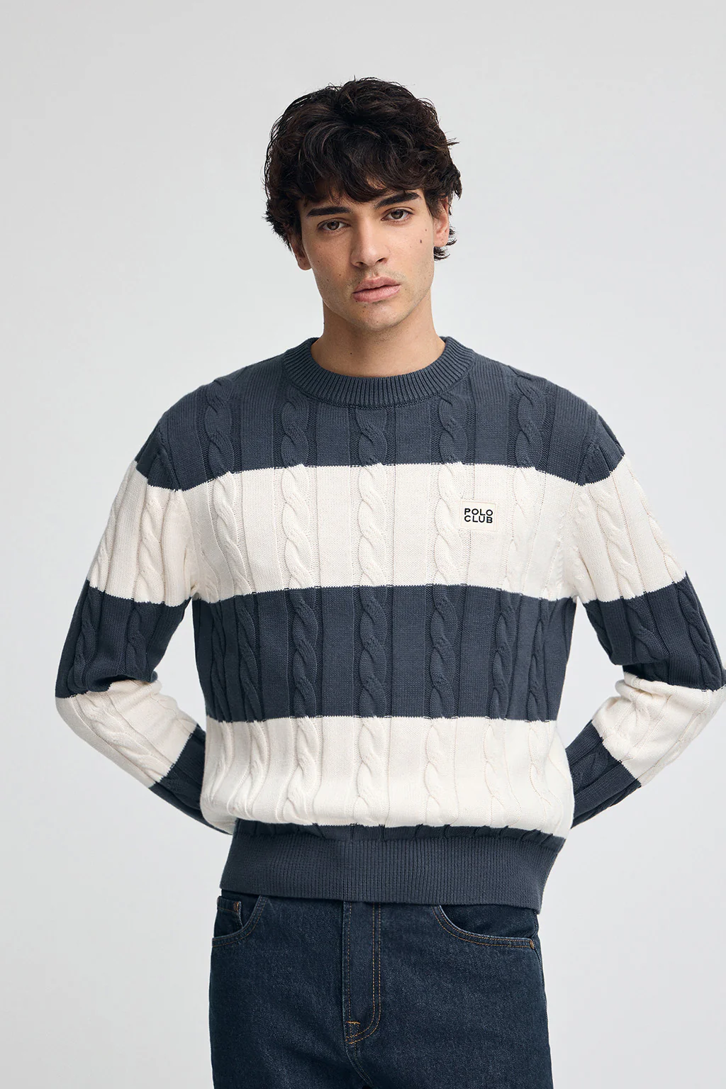 Jersey de rayas azul denim y crudo de punto trenzado en mezcla de lana con parche Polo Club