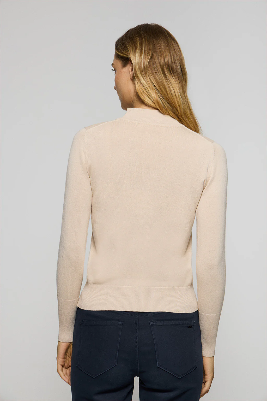 Jersey de punto beige con cuello elevado y detalle de botón nacarado PC - Image 2