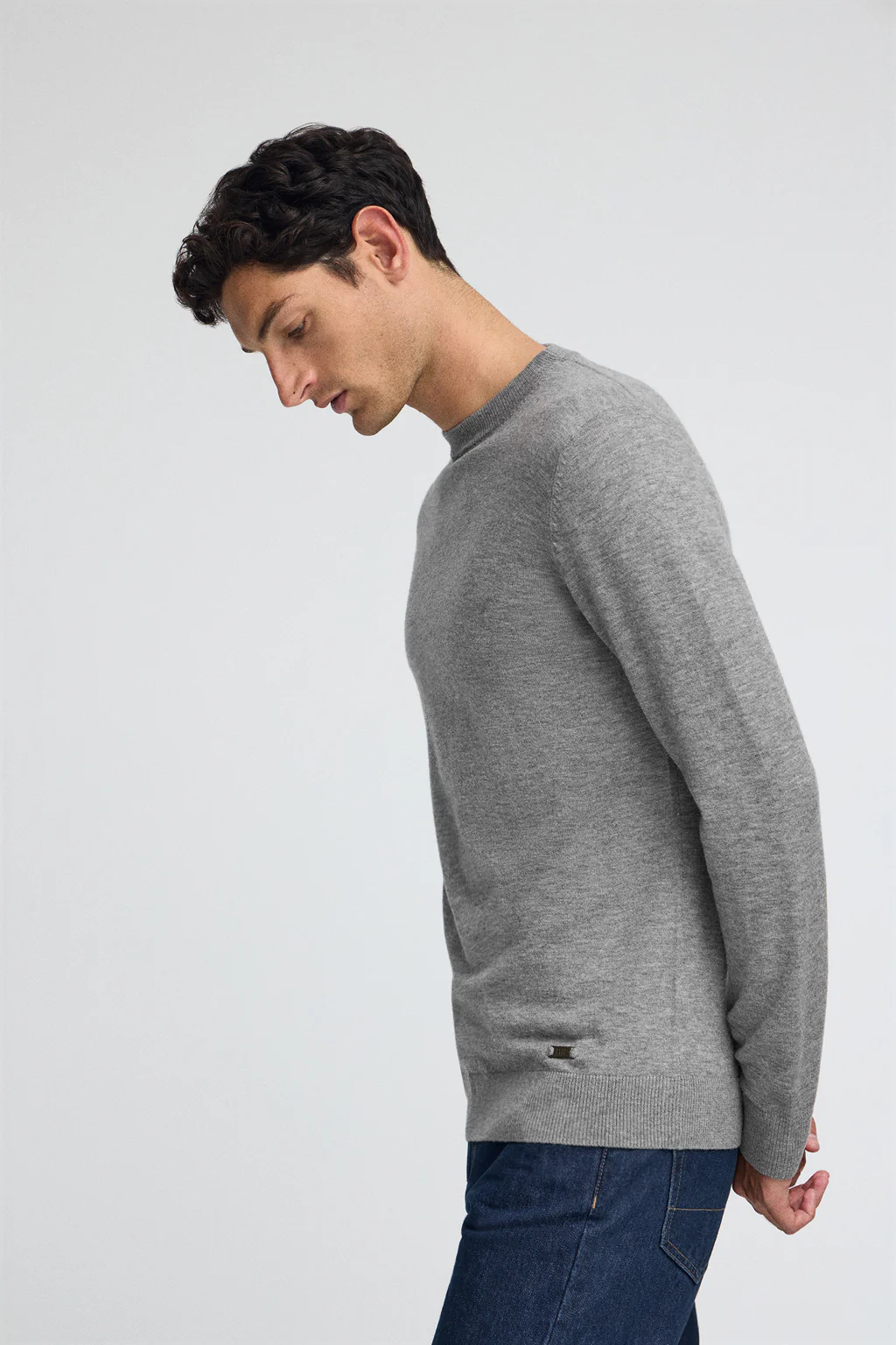 Jersey gris vigoré de lana merino con cuello redondo - Image 3