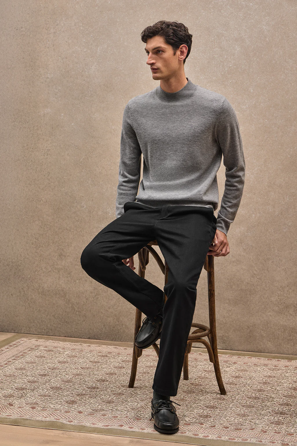 Jersey gris vigoré de lana merino con cuello perkins