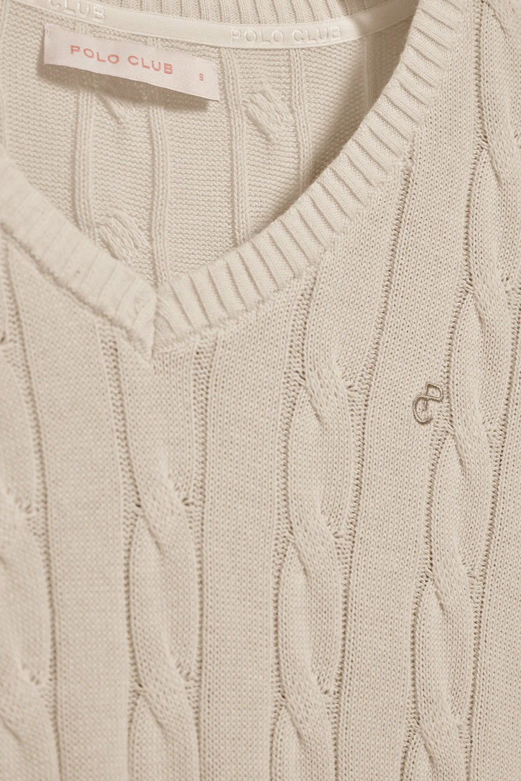 Jersey beige trenzado de escote en pico con monograma bordado - Image 7