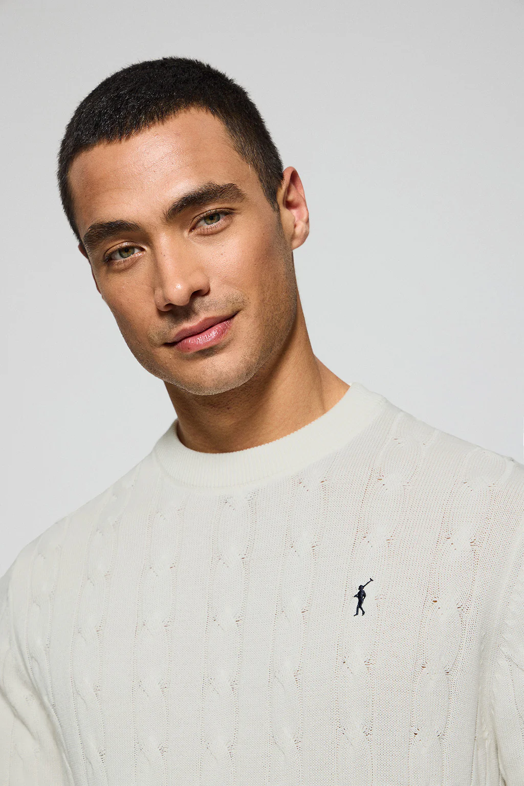 Jersey beige de punto trenzado de cuello redondo y bordado Rigby Go - Image 2