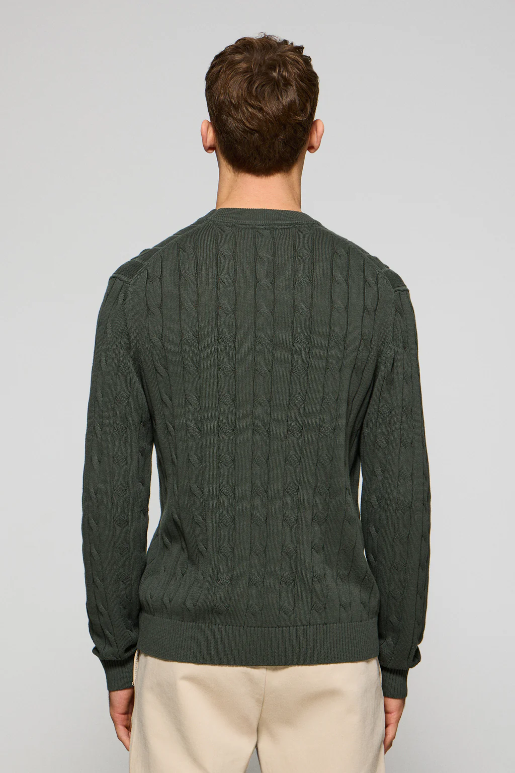 Jersey gris piedra de punto trenzado de cuello redondo y bordado Rigby Go - Image 4