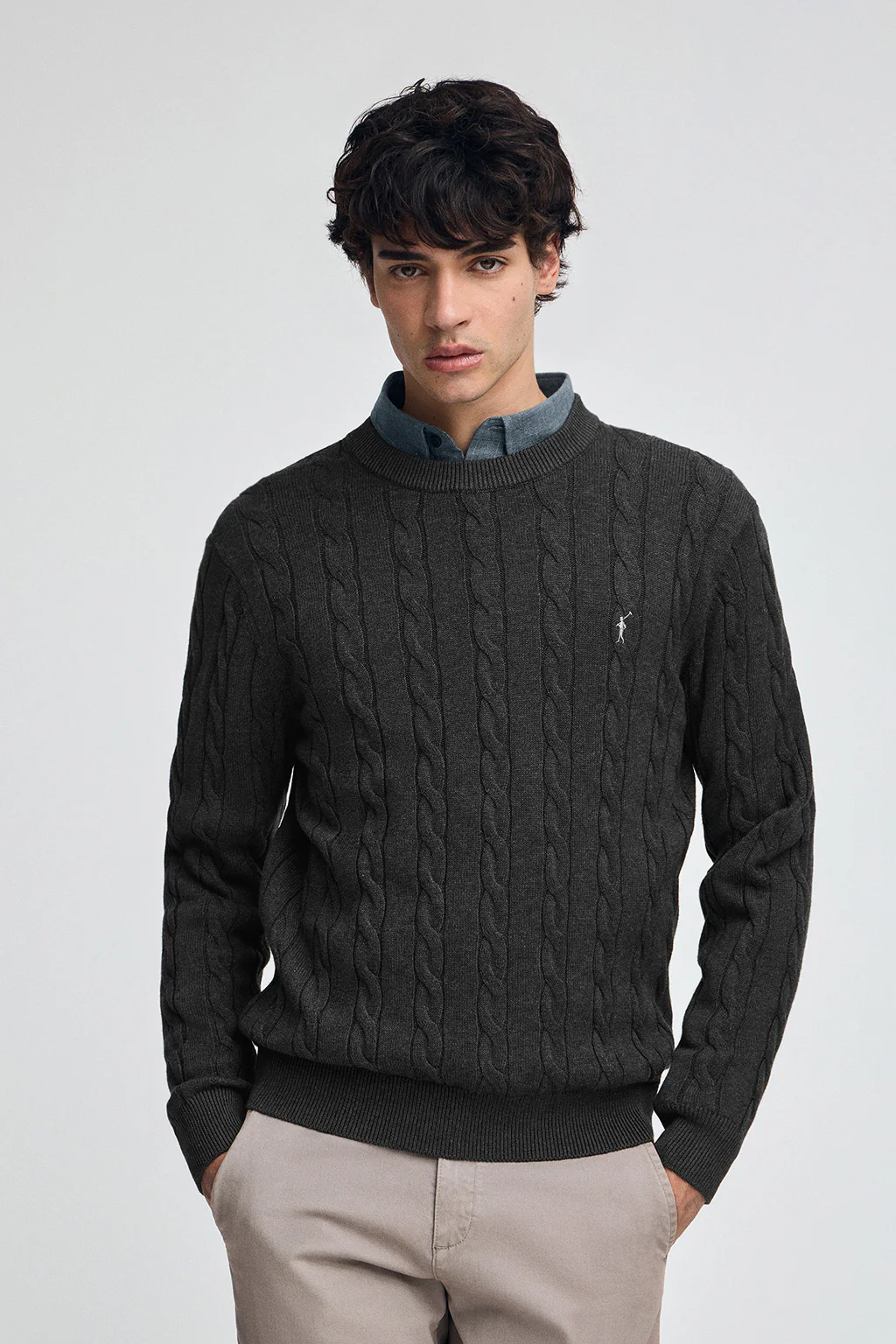 Jersey gris oscuro vigoré de punto trenzado y mezcla de lana con bordado Rigby Go