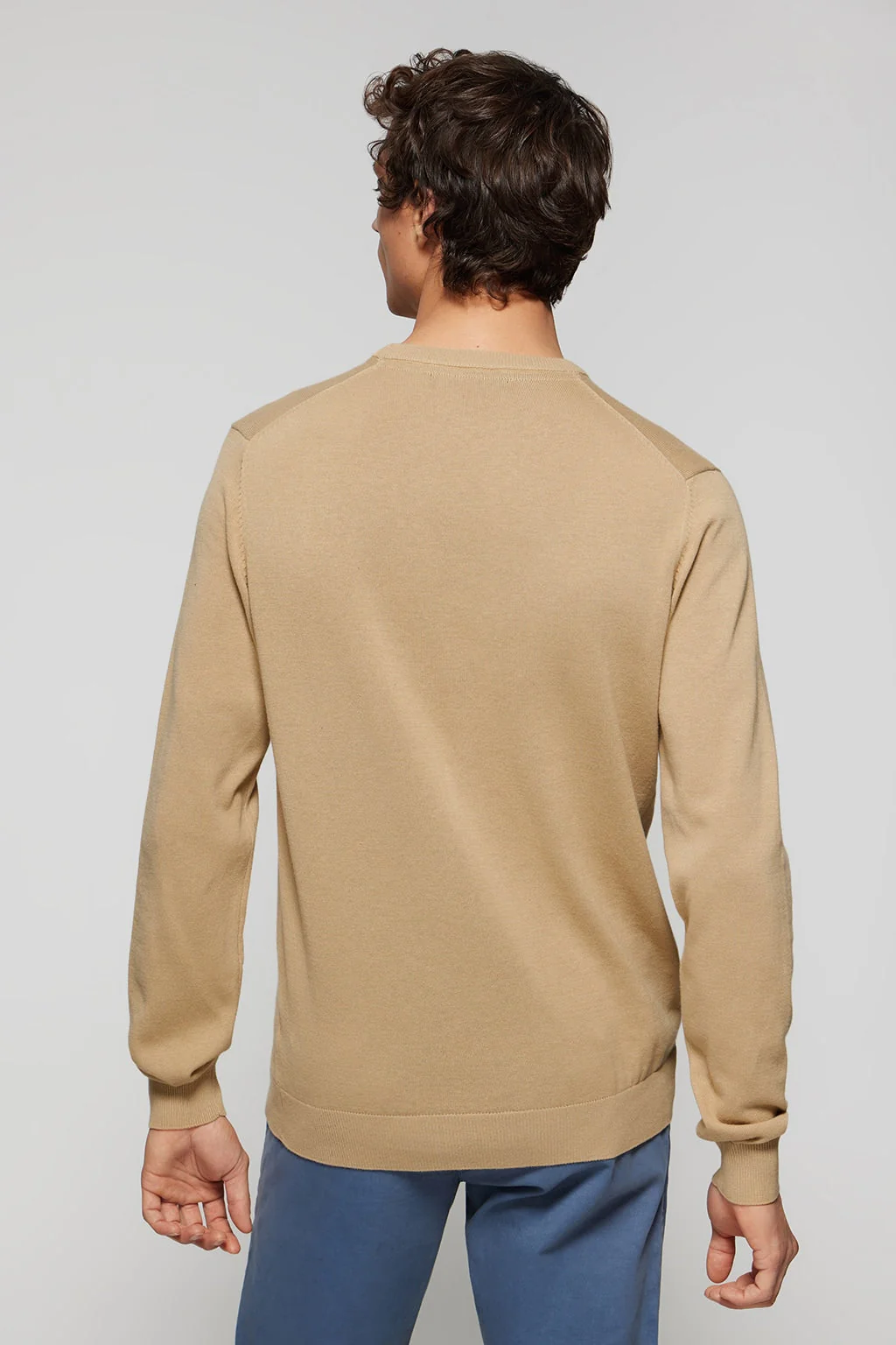 Jersey básico de cuello redondo color camel con logo Rigby Go - Image 5