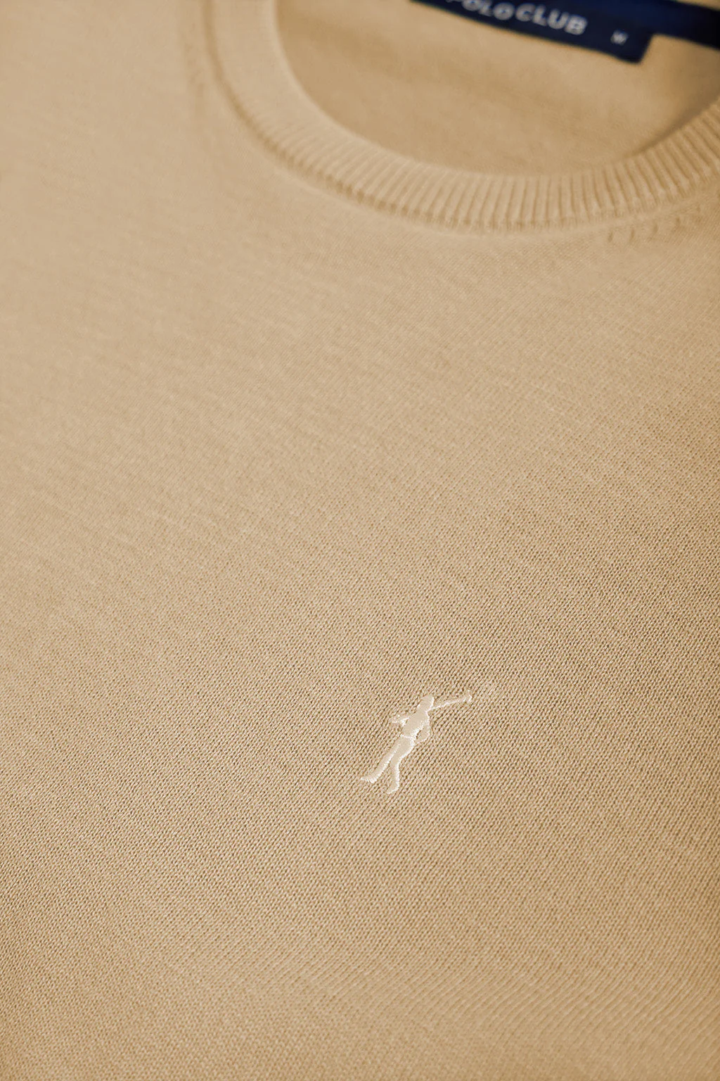 Jersey básico de cuello redondo color camel con logo Rigby Go - Image 7