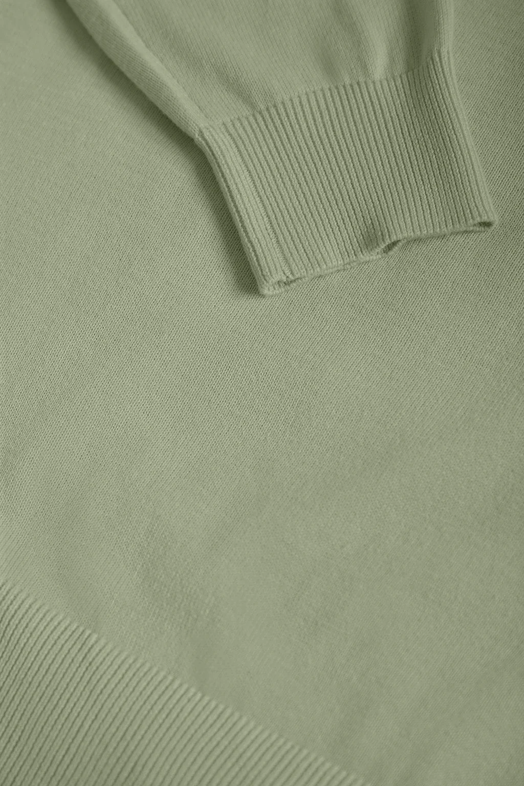 Jersey básico de cuello de pico verde jade con logo Rigby Go - Image 7