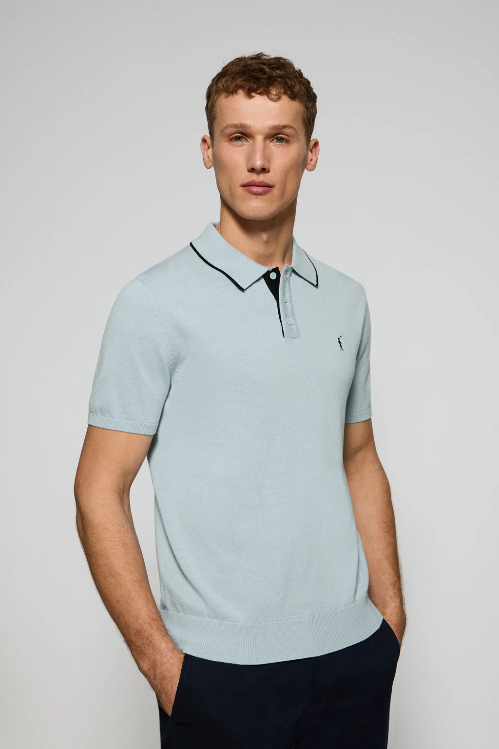 Polo azul claro de punto con botones y bordado Rigby Go