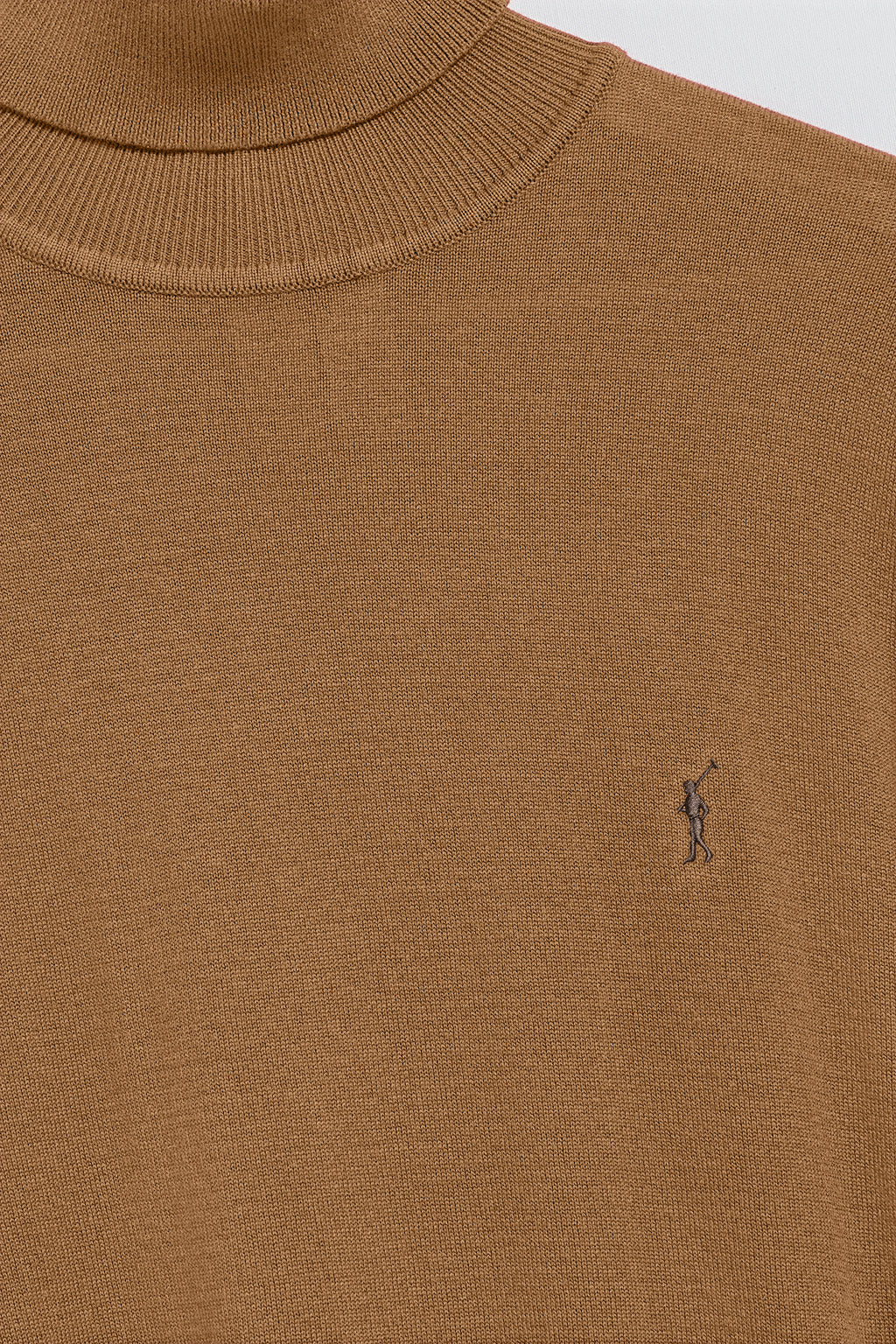 Jersey de punto color camel con cuello elevado y logo bordado Rigby Go - Image 6